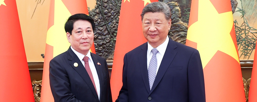 习近平会见越南国家主席梁强