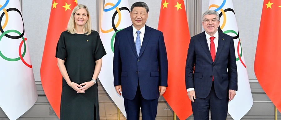 习近平会见国际奥委会主席考文垂和终身名誉主席巴赫