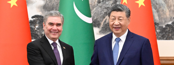 习近平会见土库曼斯坦民族领袖、人民委员会主席别尔德穆哈梅多夫