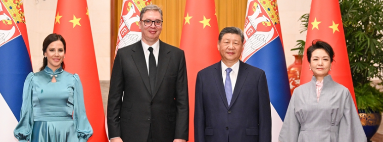 习近平同塞尔维亚总统武契奇会谈